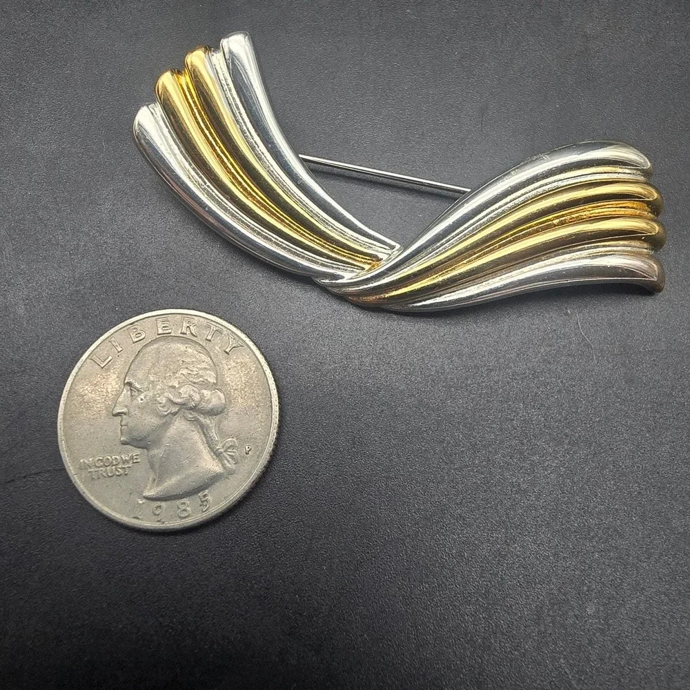 Napier Two Tone Ribbed Winged Brooch Vintage Costume Jewelry